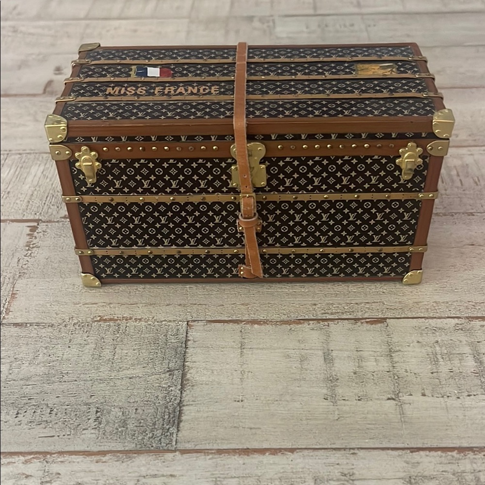 Louis Vuitton Monogram Trunk Paperweight with Gold Accents - Picture 2 of 9